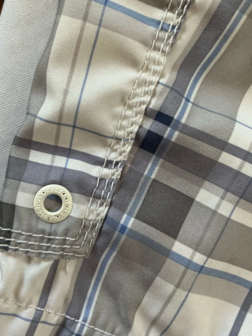 Abercrombie & Fitch Men’s Gray, White & Blue Plaid Cargo Swim Shorts Size Medium